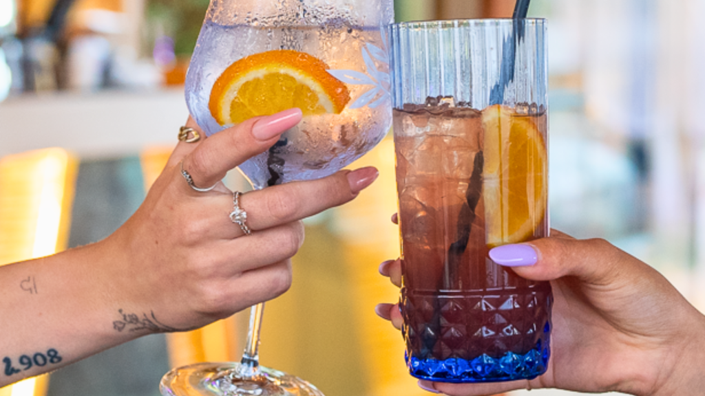 gruppo-amici-aperitivo-domenica-sera-porto-frailis