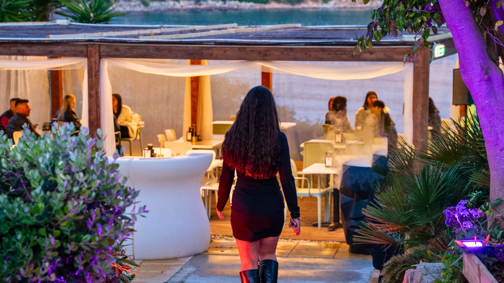 atmosfera-rilassante-serata-elegante-aperitivo-tortoli