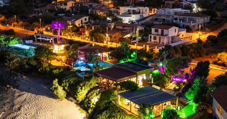 Migliori bar aperitivi Tortolì: terrazza vista mare acQuachiara Porto Frailis al tramonto